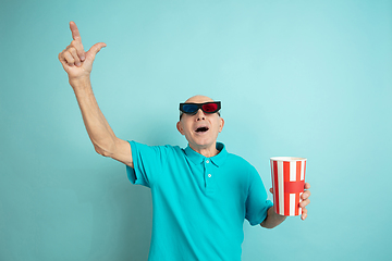 Image showing Caucasian senior man\'s portrait isolated on blue studio background