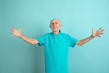 Image showing Caucasian senior man\'s portrait isolated on blue studio background