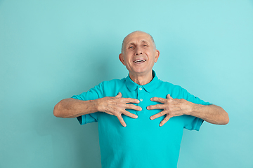 Image showing Caucasian senior man\'s portrait isolated on blue studio background