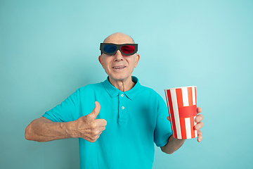 Image showing Caucasian senior man\'s portrait isolated on blue studio background