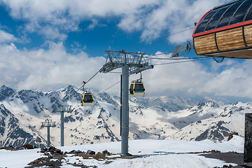 Image showing Cable car over ski valley