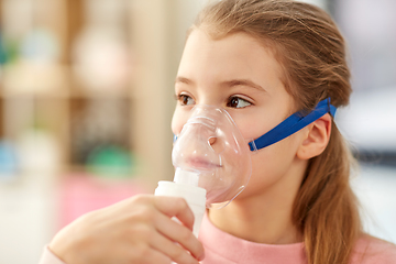 Image showing sick little girl wearing oxygen mask