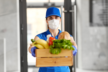 Image showing delivery woman in face mask with food in box