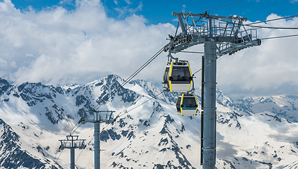 Image showing Cable car over ski valley