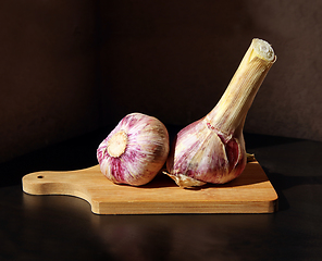 Image showing Two garlic bulbs