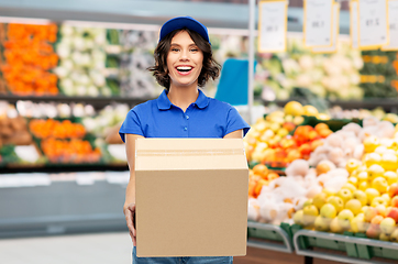 Image showing happy delivery girl with box at grocery store