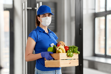 Image showing delivery woman in face mask with food in box