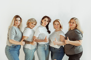 Image showing Young women in casual clothes having fun together. Bodypositive concept.