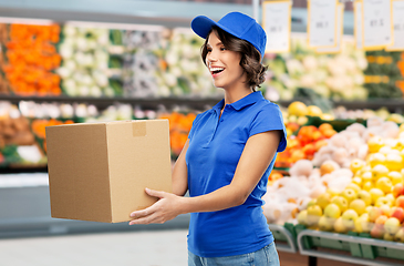 Image showing happy delivery girl with box at grocery store