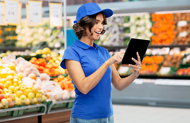 Image showing delivery girl with tablet pc at grocery store