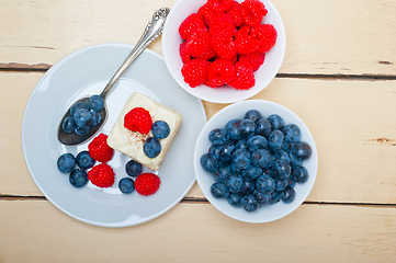 Image showing fresh raspberry and blueberry cake