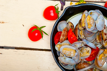 Image showing fresh clams on an iron skillet