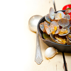 Image showing fresh clams on an iron skillet