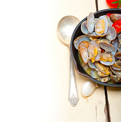 Image showing fresh clams on an iron skillet