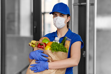 Image showing delivery woman in face mask with food in paper bag