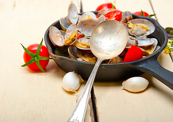 Image showing fresh clams on an iron skillet