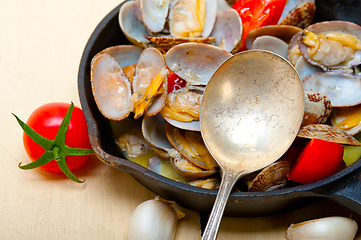 Image showing fresh clams on an iron skillet