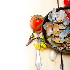 Image showing fresh clams on an iron skillet