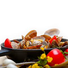 Image showing fresh clams on an iron skillet