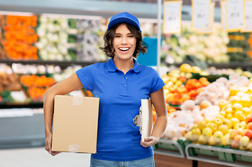 Image showing happy delivery girl with box at grocery store