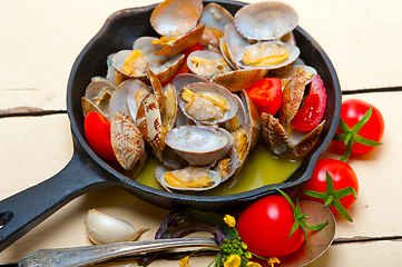 Image showing fresh clams on an iron skillet