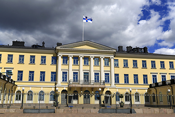 Image showing Presidential Palace, Helsinki, Finland With National Flag