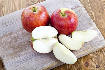Image showing Sliced apple on board