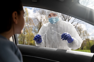 Image showing healthcare worker making coronavirus test at car