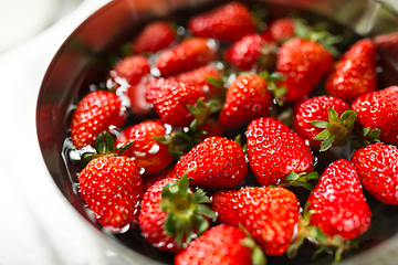 Image showing Washing Strawberry in bowl