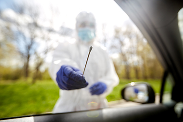 Image showing healthcare worker making coronavirus test at car