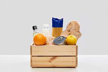 Image showing food in wooden box on table