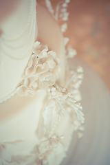 Image showing Beautiful white wedding cake