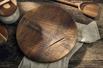 Image showing round wooden cutting board