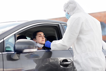 Image showing healthcare worker making coronavirus test at car