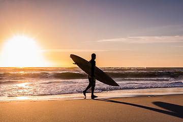 Image showing Surfer watching the waves