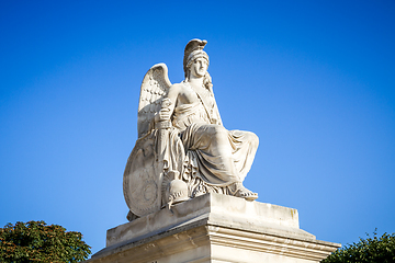 Image showing Victorious France statue near the Triumphal Arch of the Carrouse