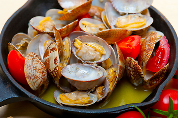 Image showing fresh clams on an iron skillet