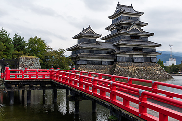 Image showing Matsumoto castle and red bridge