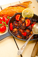 Image showing Baby cuttle fish roasted on iron skillet