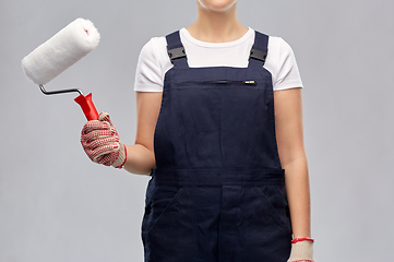 Image showing close up of painter or builder with paint roller