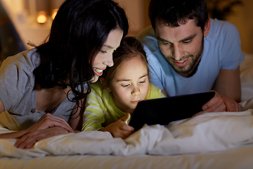 Image showing family with tablet pc in bed at night at home