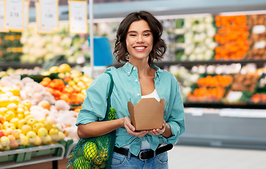 Image showing happy woman with food in reusable net bag and wok