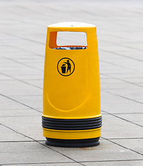 Image showing Old yellow bin