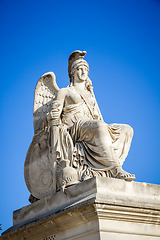 Image showing Victorious France statue near the Triumphal Arch of the Carrouse