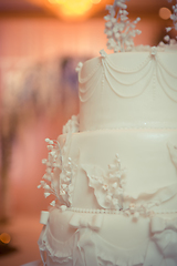 Image showing Beautiful white wedding cake