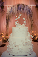 Image showing Beautiful white wedding cake