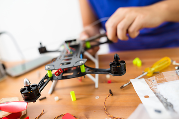 Image showing Connecting the component on flying drone 