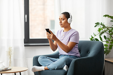 Image showing woman with smartphone listening to music at home