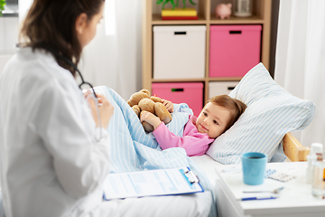 Image showing doctor and sick little girl in bed at home