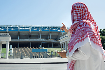 Image showing Smiling rich arabian man\'s buying real estate in the city